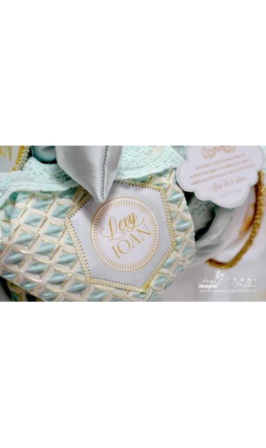 Lumanare botez cu ingeri gold dantela verde menta si broderie cu numele bebelusului cusuta in baza lumanarii 9
